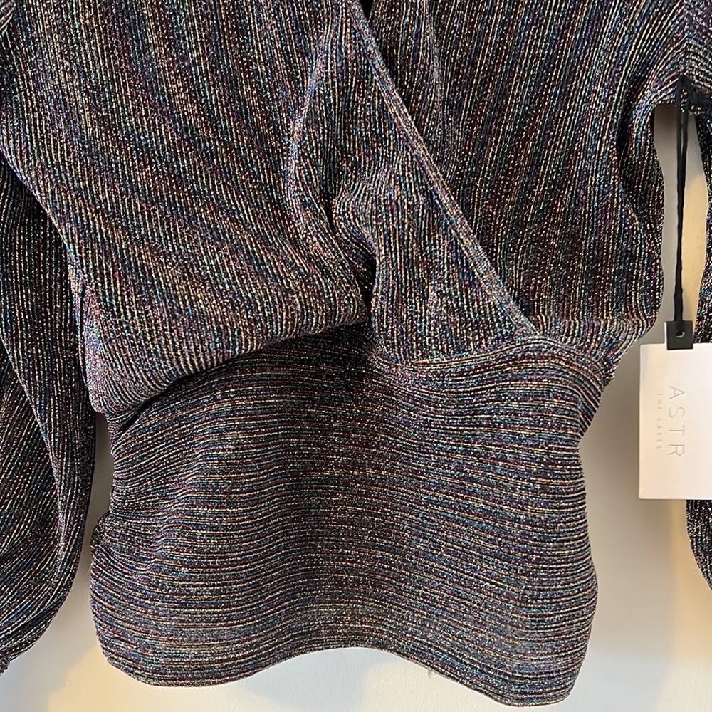 *NWT* ASTR THE LABEL Rainbow Metallic Top - Picture 3 of 7
